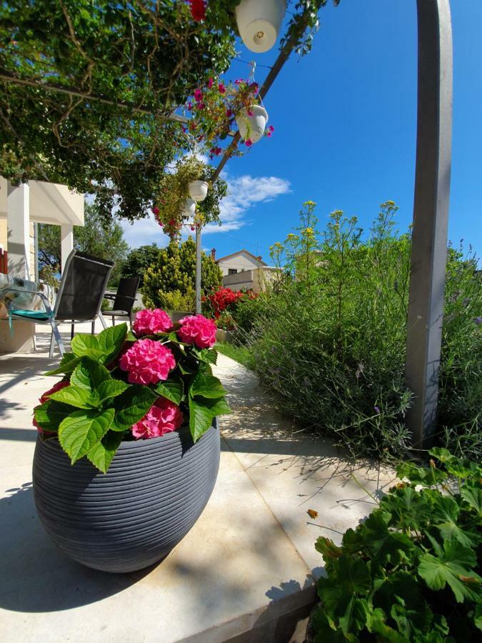 Apartments Borghetto Vinkuran Exterior photo