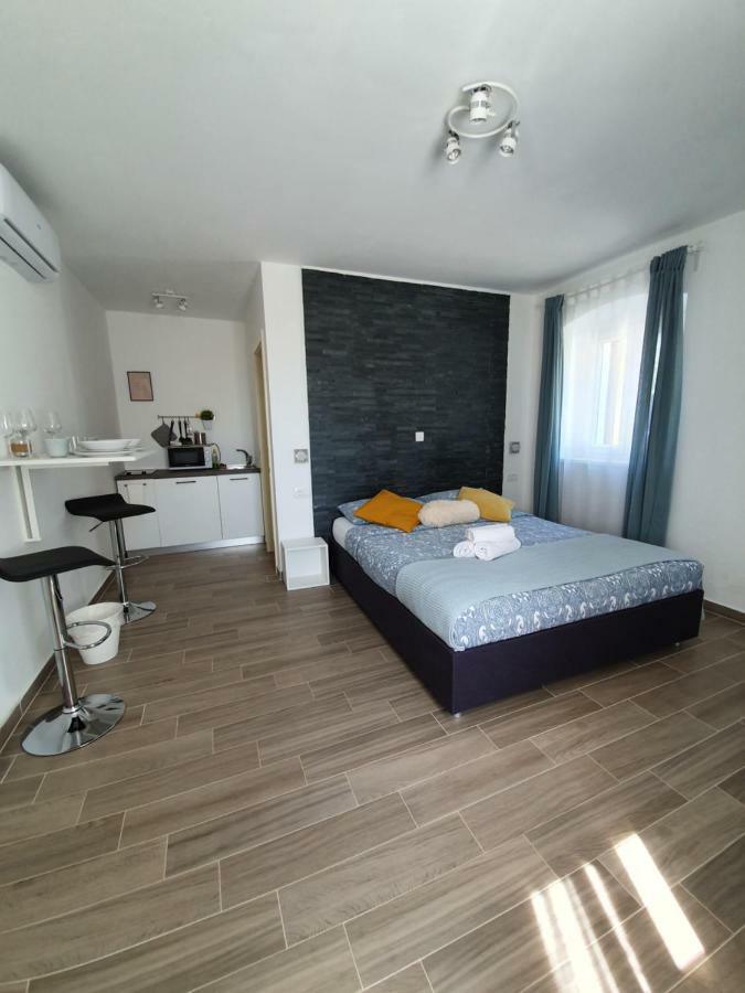 Apartments Borghetto Vinkuran Exterior photo