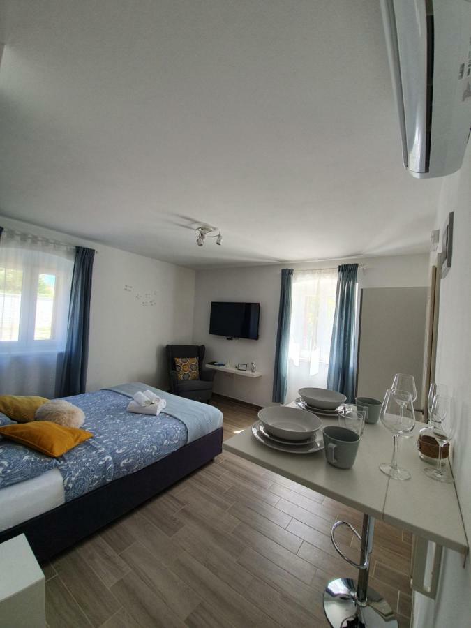 Apartments Borghetto Vinkuran Exterior photo